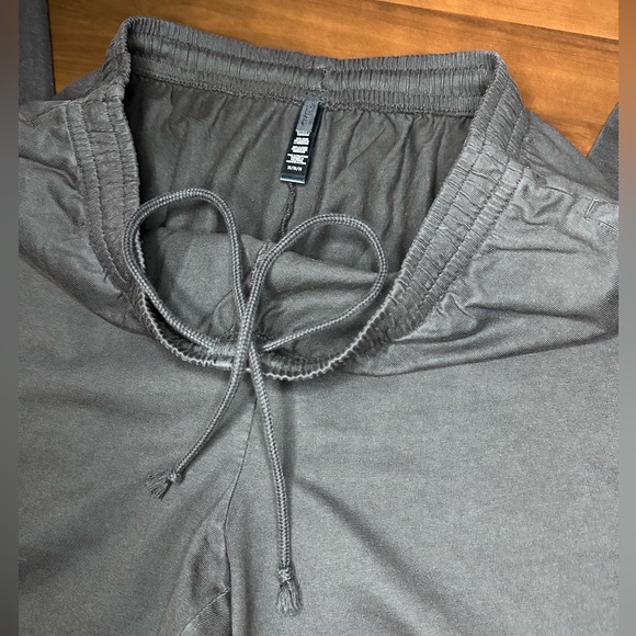 SKIMS OUTDOOR DRAPEY PANT - Picture 8 of 11